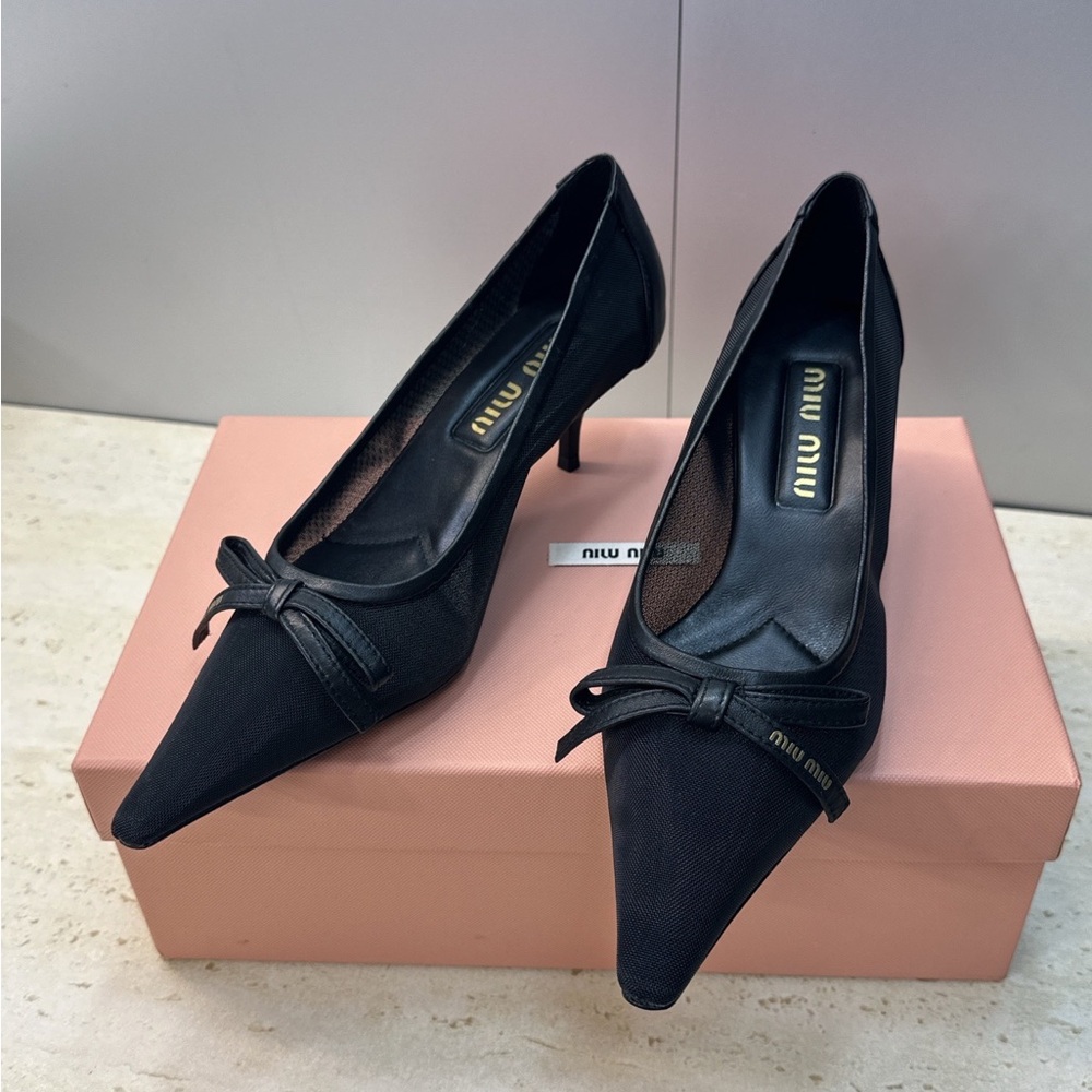 Miu Miu Black Pointed Toe Bow Pumps - Picture 4 of 9